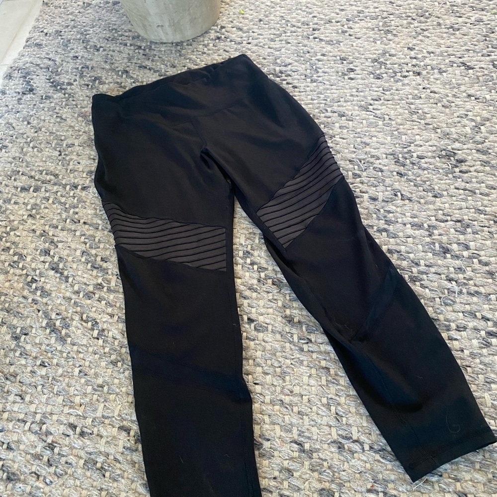 Old Navy Large Go Dry Elevate Black Leggings with Mesh Detail EUC